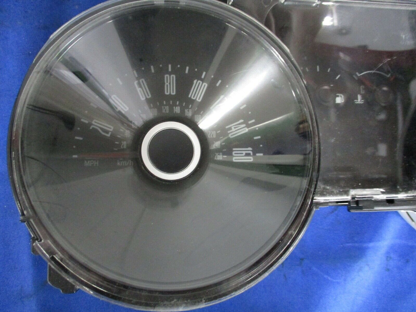 2014 Ford Mustang GT Gauge Cluster 051