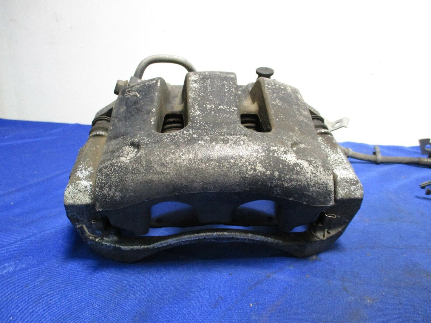 2011-14 Ford Mustang GT Base Front Brake Calipers Left Right LH RH 078