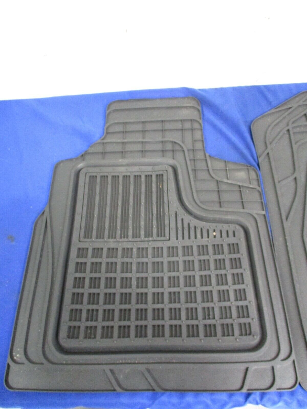 1999-04 Ford Mustang Aftermarket Rubber Floor Mats 042