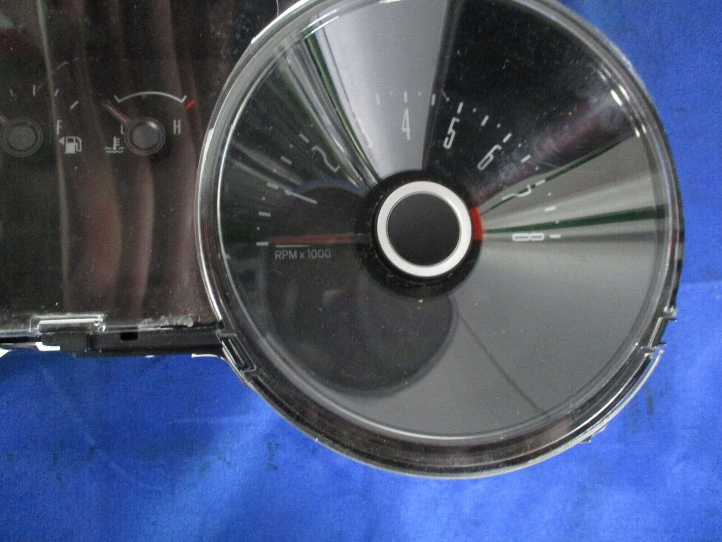 2014 Ford Mustang GT Gauge Cluster 051