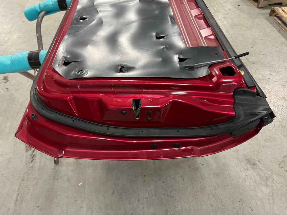 1999-04 Ford Mustang Redfire Passenger Door Assembly w/ Glass 122